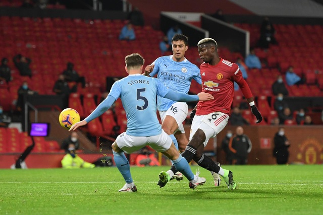 Những khoảnh khắc Man Utd và Man City bắt tay chia điểm - 9 Những khoảnh khắc Man Utd và Man City bắt tay chia điểm - 9