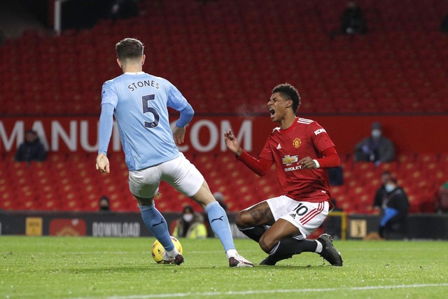 Những khoảnh khắc Man Utd và Man City bắt tay chia điểm - 10 Những khoảnh khắc Man Utd và Man City bắt tay chia điểm - 10