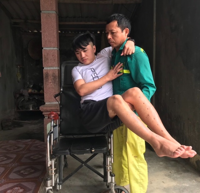 Chàng trai nghèo gác ước mơ, làm thuê nuôi em ăn học không may gặp nạn - 6 Chàng trai nghèo gác ước mơ, làm thuê nuôi em ăn học không may gặp nạn - 6