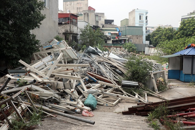 Bên trong tòa nhà 8B Lê Trực sau 5 năm lặc lè với việc cắt ngọn - 13