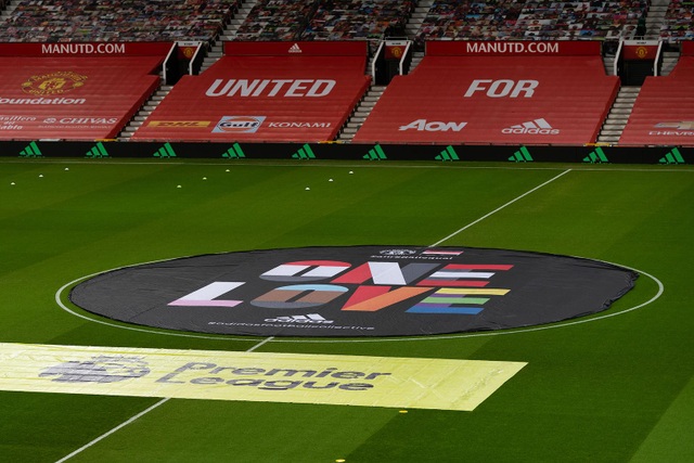 Những khoảnh khắc Man Utd và Man City bắt tay chia điểm - 1 Những khoảnh khắc Man Utd và Man City bắt tay chia điểm - 1