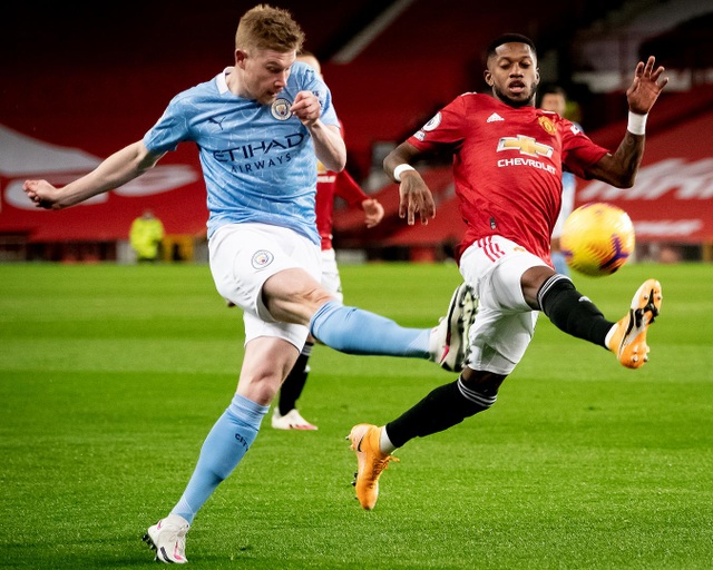 Những khoảnh khắc Man Utd và Man City bắt tay chia điểm - 4 Những khoảnh khắc Man Utd và Man City bắt tay chia điểm - 4