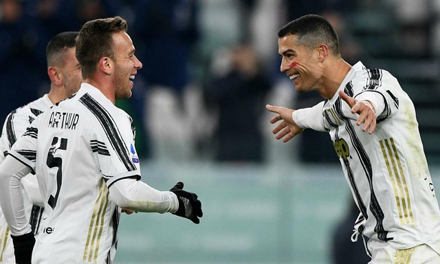 Cựu ngôi sao Barcelona khen nức nở C.Ronaldo, chê Messi... khó gần - 2 Cựu ngôi sao Barcelona khen nức nở C.Ronaldo, chê Messi... khó gần - 2