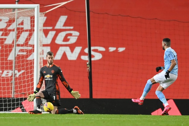 Những khoảnh khắc Man Utd và Man City bắt tay chia điểm - 7 Những khoảnh khắc Man Utd và Man City bắt tay chia điểm - 7