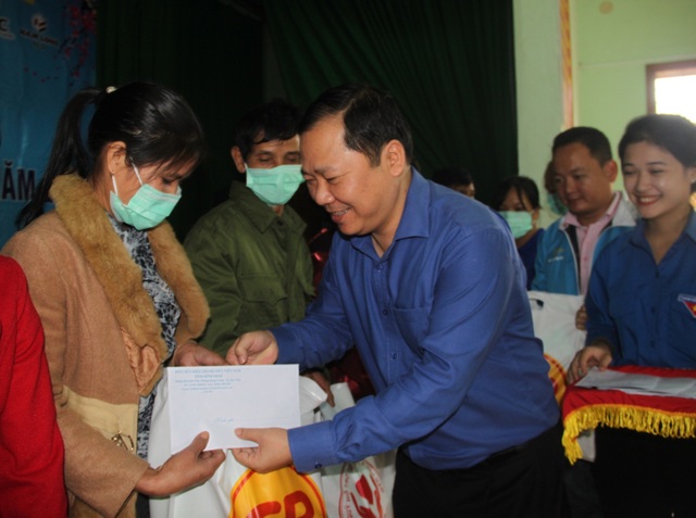 San sẻ yêu thương đến người dân ở xã đặc biệt khó khăn - 1 San sẻ yêu thương đến người dân ở xã đặc biệt khó khăn - 1
