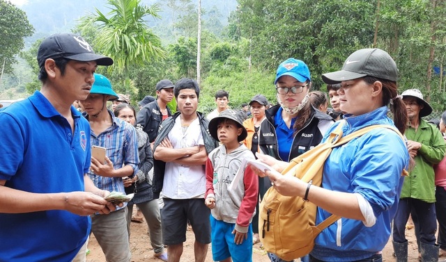 Thầy giáo vùng cao làm cầu nối giúp đỡ học sinh và người nghèo - 1