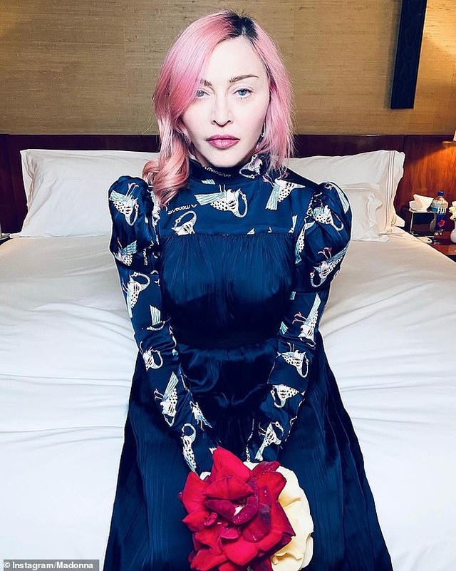 Madonna chia sẻ hình ảnh hạnh phúc bên con nuôi - 2 Madonna chia sẻ hình ảnh hạnh phúc bên con nuôi - 2