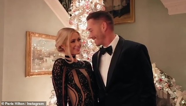 Paris Hilton hạnh phúc đón Giáng sinh bên bồ mới