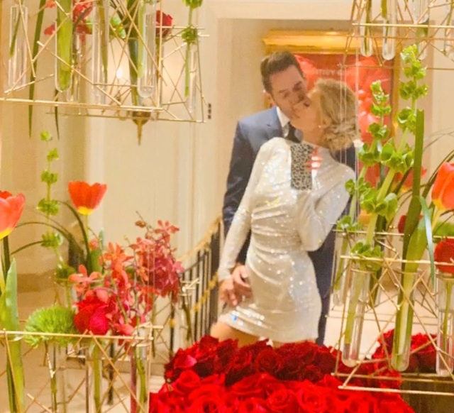 Paris Hilton hạnh phúc đón Giáng sinh bên bồ mới