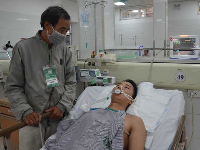 Rớt nước mắt cảnh chàng trai hiếu thảo đổ bệnh hiểm, cả gia đình khốn đốn - 2 Rớt nước mắt cảnh chàng trai hiếu thảo đổ bệnh hiểm, cả gia đình khốn đốn - 2