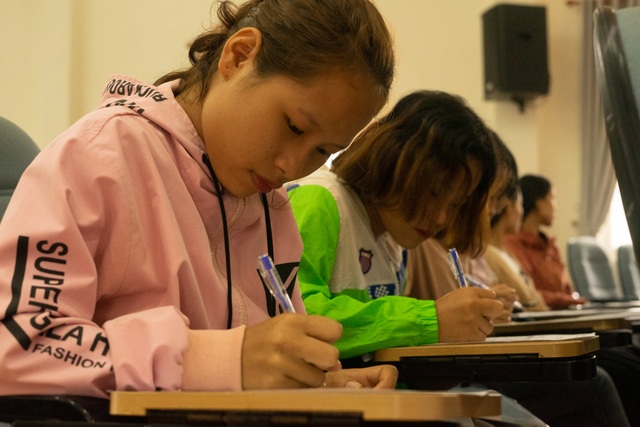 Hàng trăm sinh viên chưa nhận bằng tốt nghiệp đã được tuyển dụng - 2 Hàng trăm sinh viên chưa nhận bằng tốt nghiệp đã được tuyển dụng - 2