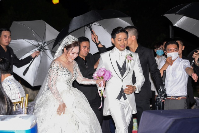 Sao Việt nô nức dự đám cưới diễn viên Quý Bình và vợ doanh nhân