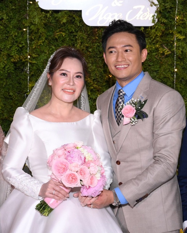 Sao Việt nô nức dự đám cưới diễn viên Quý Bình và vợ doanh nhân