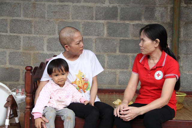 Cô giáo mắc ung thư: Tôi đến viện bằng sự yêu thương của mọi người - 3 Cô giáo mắc ung thư: Tôi đến viện bằng sự yêu thương của mọi người - 3