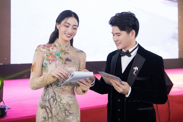 Vũ Mạnh Cường gọi Lương Thùy Linh là Hoa hậu Phở - 1 Vũ Mạnh Cường gọi Lương Thùy Linh là Hoa hậu Phở - 1