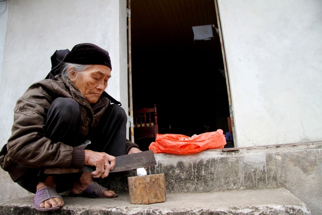 Old woman U90 ate the last land in the village of strange Vietnam - 3