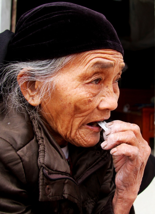 Old woman U90 ate the last land in the village of strange Vietnam - 11