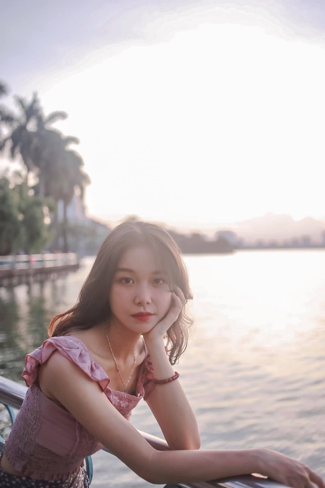 Nữ thủ khoa học ngành trinh sát gây thương nhớ với nét đẹp trong trẻo - 12 Nữ thủ khoa học ngành trinh sát gây thương nhớ với nét đẹp trong trẻo - 12