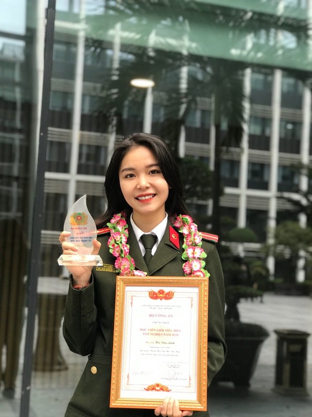 Nữ thủ khoa học ngành trinh sát gây thương nhớ với nét đẹp trong trẻo - 2 Nữ thủ khoa học ngành trinh sát gây thương nhớ với nét đẹp trong trẻo - 2