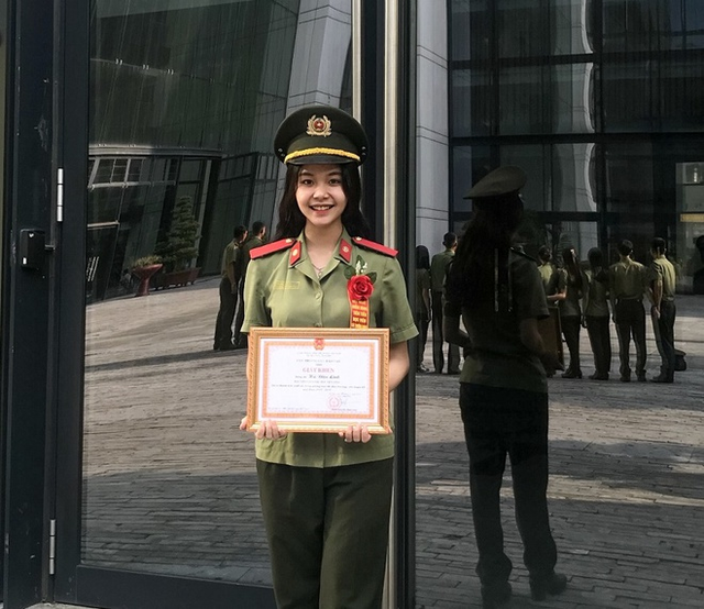 Nữ thủ khoa học ngành trinh sát gây thương nhớ với nét đẹp trong trẻo - 3 Nữ thủ khoa học ngành trinh sát gây thương nhớ với nét đẹp trong trẻo - 3