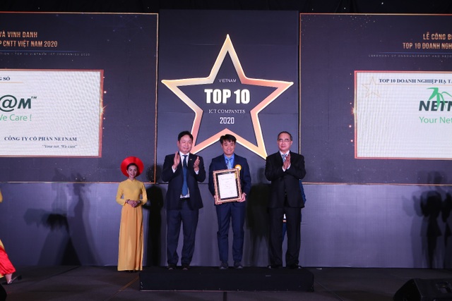ảnhGiám đốc Công nghệ FPT Telecom Trần Thanh Hải đại diện nhận Danh hiệu Top 10 Doanh nghiệp hạ tầng số hàng đầu Việt Nam 2020