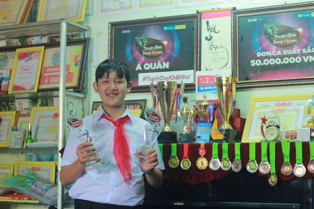 Cậu học sinh phố núi giành nhiều giải thưởng về âm nhạc - 2 Cậu học sinh phố núi giành nhiều giải thưởng về âm nhạc - 2