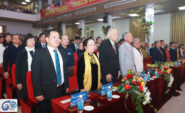 ĐH Thương Mại kỷ niệm 60 năm thành lập và đón nhận Cờ thi đua Chính phủ - 1 ĐH Thương Mại kỷ niệm 60 năm thành lập và đón nhận Cờ thi đua Chính phủ - 1