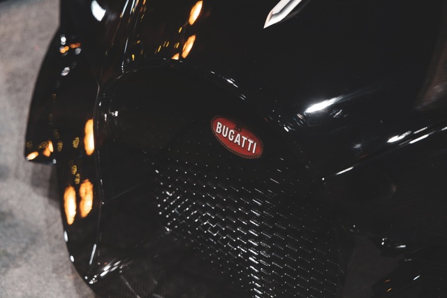 Xe Bugatti hơn 13 triệu USD trở thành đồ trang trí Noel đắt nhất thế giới - 6