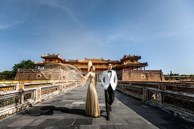 Sự đa dạng trong ảnh cưới Việt Nam là một điều đáng để khám phá. Từ thành phố đến nông thôn, các cặp đôi có thể tìm thấy các nguồn cảm hứng khác nhau để tạo ra bức ảnh cưới đẹp nhất cho mình.