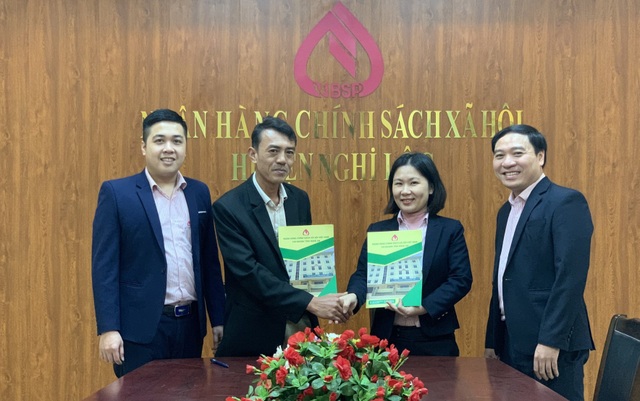 Nghệ An: Giải ngân vốn cho doanh nghiệp vay trả lương người lao động - 1 Nghệ An: Giải ngân vốn cho doanh nghiệp vay trả lương người lao động - 1