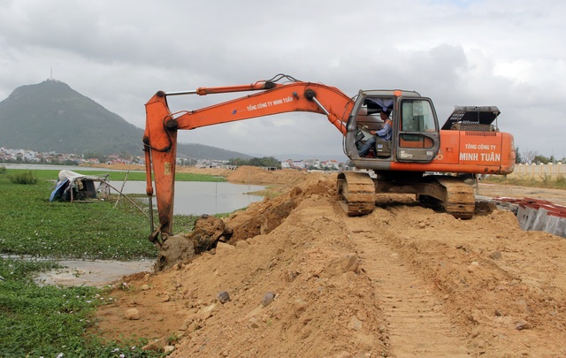 Vụ liên công trình gây ngập lụt: Người dân mỏi mòn chờ đợi tiền hỗ trợ - 3 Vụ liên công trình gây ngập lụt: Người dân mỏi mòn chờ đợi tiền hỗ trợ - 3