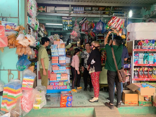 Cuối năm, quản lý thị trường tung quân truy quét từng bao thuốc lá lậu - 1 Cuối năm, quản lý thị trường tung quân truy quét từng bao thuốc lá lậu - 1
