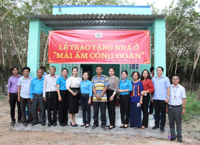 Trao nhà Mái ấm công đoàn cho đoàn viên khó khăn - 1 Trao nhà Mái ấm công đoàn cho đoàn viên khó khăn - 1