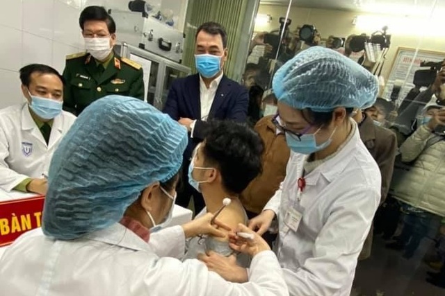 Người Việt Nam đầu tiên được tiêm thử nghiệm vắc xin Covid-19 - 3