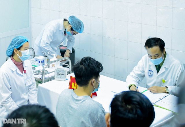 Người Việt Nam đầu tiên được tiêm thử nghiệm vắc xin Covid-19 - 1