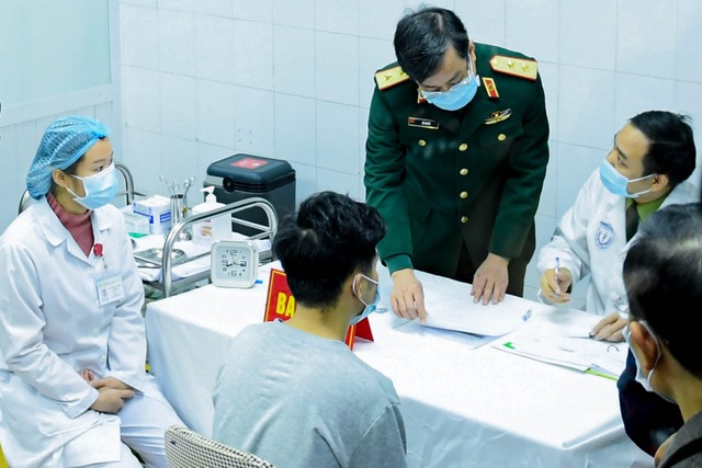 Vắc xin Covid-19 được tiêm trên người: Việt Nam bước vào cuộc chiến mới - 1