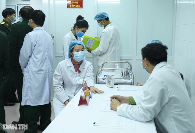 Người Việt Nam đầu tiên được tiêm thử nghiệm vắc xin Covid-19 - 5