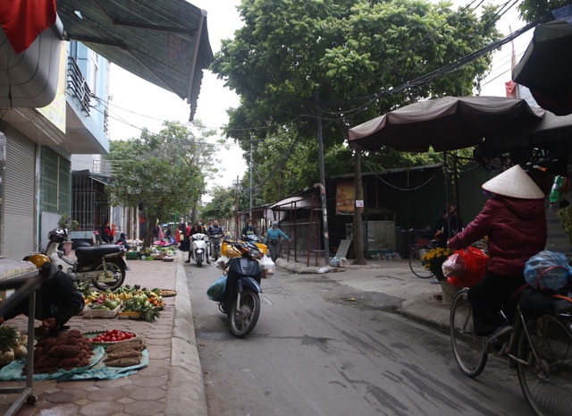 Hà Nội: Chi 18 tỷ đồng xây chợ để... thả gà! - 3 Hà Nội: Chi 18 tỷ đồng xây chợ để... thả gà! - 3