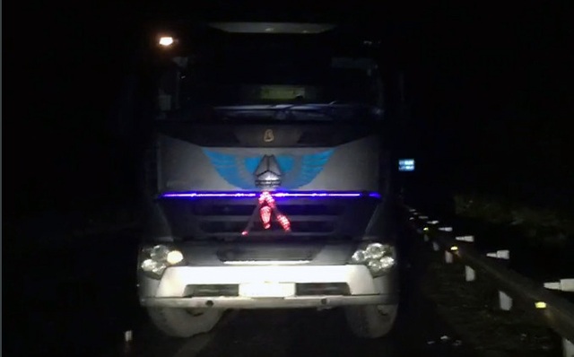 Xe tải chạy ngược chiều gần 30km trên cao tốc Nội Bài - Lào Cai - 1 Xe tải chạy ngược chiều gần 30km trên cao tốc Nội Bài - Lào Cai - 1