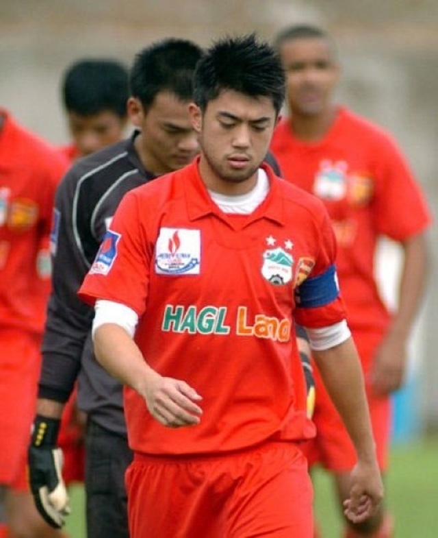 V-League sớm được hâm nóng bằng cuộc đối đầu Lee Nguyễn - Kiatisuk - 1