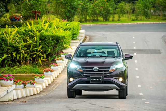 Sở hữu xe SUV 7 chỗ Toyota Rush với ưu đãi đến hơn 16 triệu đồng - 2 Sở hữu xe SUV 7 chỗ Toyota Rush với ưu đãi đến hơn 16 triệu đồng - 2