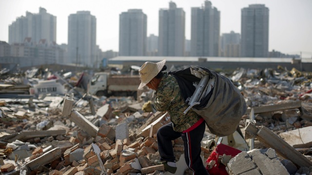 Trung Quốc tuyên bố chấm dứt nghèo đói nhờ các khoản nợ cao ngất ngưởng - 1