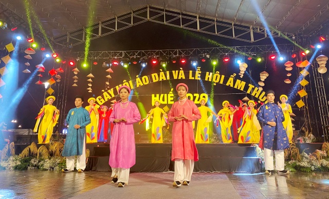 Bừng sắc áo dài xưa tại cố đô Huế - 12 Bừng sắc áo dài xưa tại cố đô Huế - 12