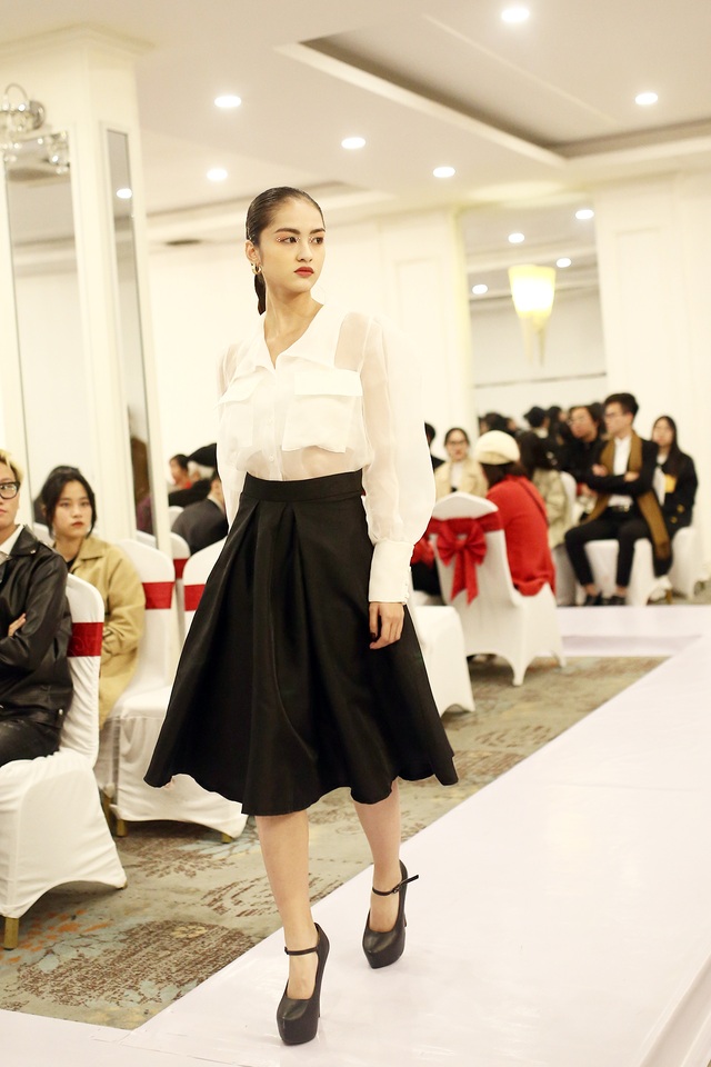 Hoa khôi Ngoại thương đầy thần thái trong show diễn thời trang cấp trường - 3 Hoa khôi Ngoại thương đầy thần thái trong show diễn thời trang cấp trường - 3