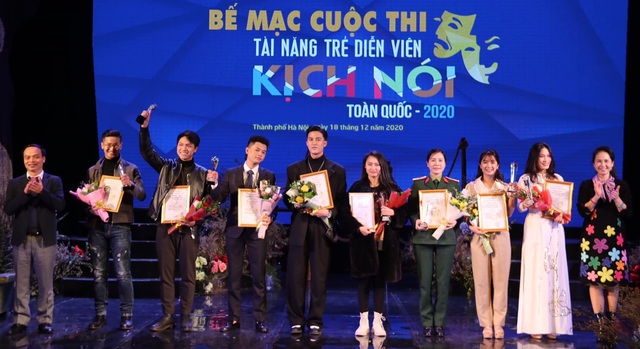 9 diễn viên trẻ đoạt Huy chương Vàng tại Tài năng trẻ diễn viên Kịch 2020 - 3 9 diễn viên trẻ đoạt Huy chương Vàng tại Tài năng trẻ diễn viên Kịch 2020 - 3