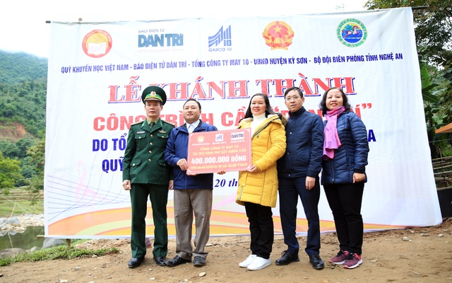 Khánh thành cầu Dân trí: Hết cảnh người dân đánh đu với tử thần qua suối - 14 Khánh thành cầu Dân trí: Hết cảnh người dân đánh đu với tử thần qua suối - 14