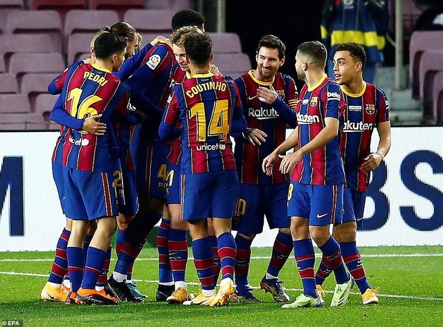 Messi san bằng kỷ lục của Pele, Barcelona vẫn bị Valencia cầm hòa - 13