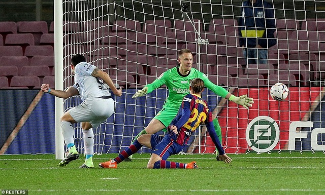 Messi san bằng kỷ lục của Pele, Barcelona vẫn bị Valencia cầm hòa - 11
