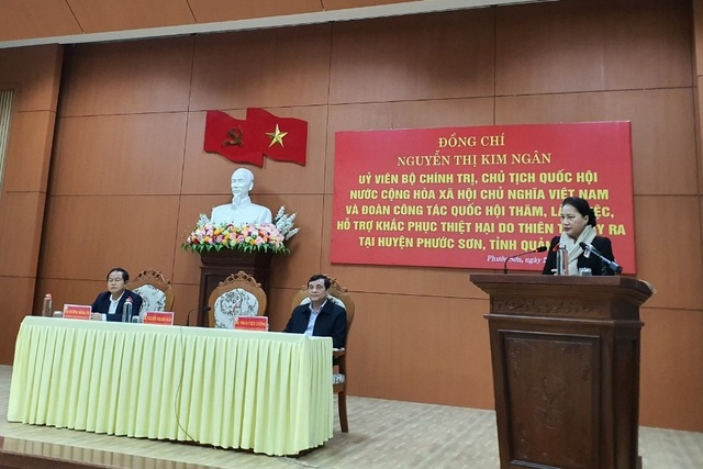 Chủ tịch Quốc hội thăm hỏi người dân vùng sạt lở huyện Phước Sơn - 1