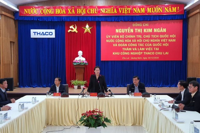Chủ tịch Quốc hội thăm hỏi người dân vùng sạt lở huyện Phước Sơn